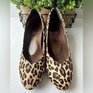 Vionic Leopard Print Flats women size 7.5
